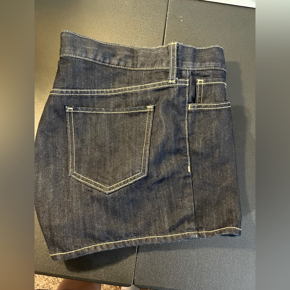 Old Navy -Flirt shorts size 10